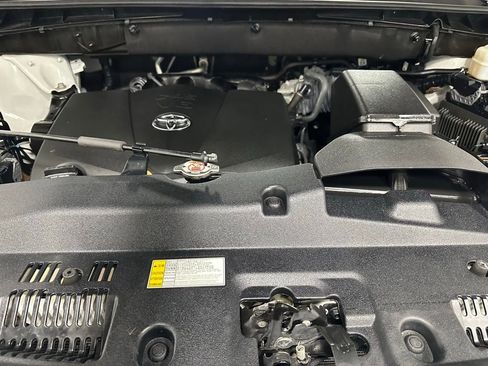 Used 2019 Toyota Highlander XLE AWD/4WD image 67
