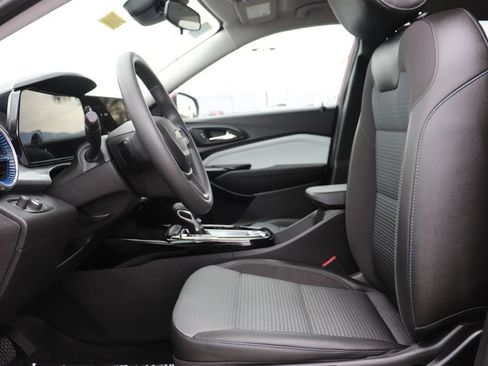 Used 2026 Chevrolet Trax LT FWD image 12