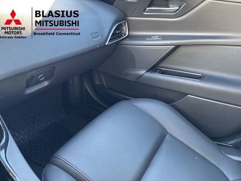 Used 2017 Jaguar XE Premium RWD image 29