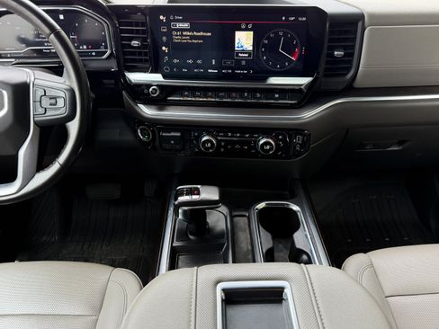 Used 2022 GMC Sierra 1500 SLT w/ SLT Premium Plus Package AWD/4WD image 8