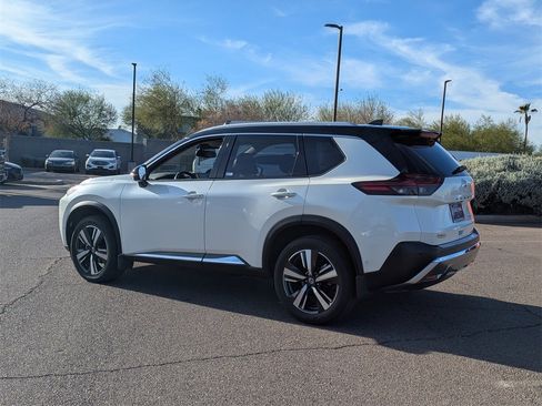 Used 2021 Nissan Rogue Platinum image 5