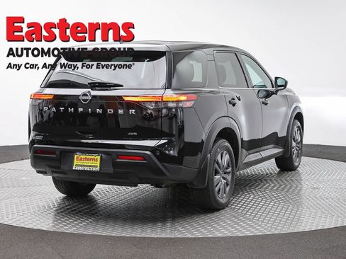 Used 2024 Nissan Pathfinder S AWD/4WD image 5