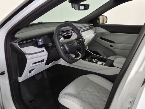 New 2026 Jeep Cherokee Overland image 14