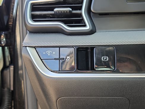 Certified 2023 Kia Sportage LX FWD image 25