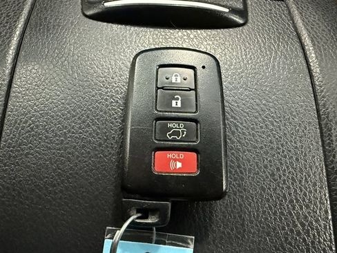 Used 2019 Toyota Highlander Limited image 32