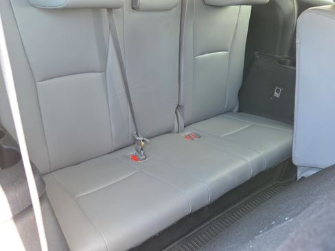 Used 2020 Toyota Highlander XLE image 17