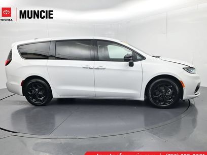 Used 2024 Chrysler Pacifica Limited