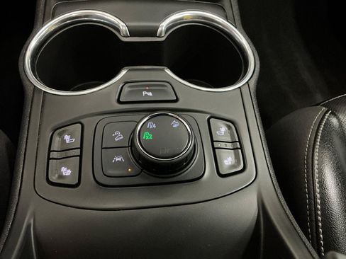 Used 2022 GMC Terrain SLT w/ Infotainment Package II AWD/4WD image 23