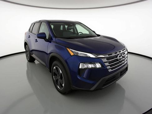 Used 2025 Nissan Rogue SV image 1