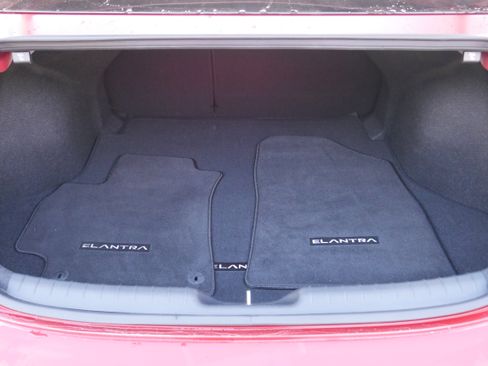 Used 2023 Hyundai Elantra Limited image 6