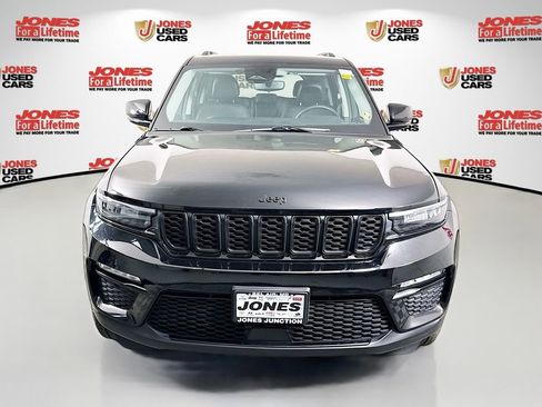 Used 2023 Jeep Grand Cherokee Limited w/ Black Appearance Package AWD/4WD image 12