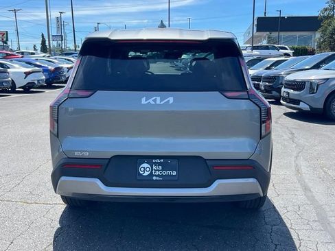 Certified 2024 Kia EV9 Light Long Range RWD image 6