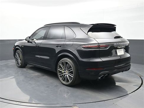 Used 2022 Porsche Cayenne Turbo S image 3
