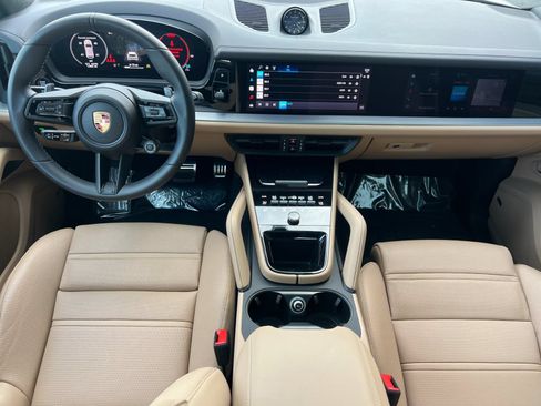 Certified 2026 Porsche Cayenne GTS AWD/4WD image 6