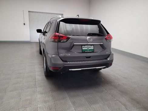 Used 2018 Nissan Rogue SV w/ Premium Package FWD image 6