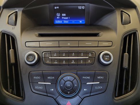 Used 2016 Ford Focus SE w/ SE Cold Weather Package FWD image 25