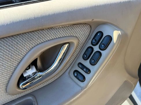 Used 2001 MAZDA Tribute ES image 12