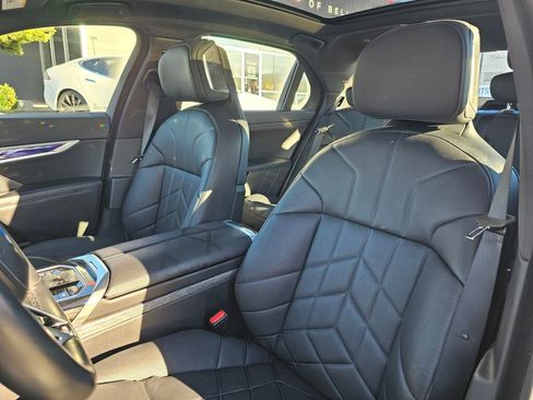 Used 2024 BMW 740i xDrive image 23
