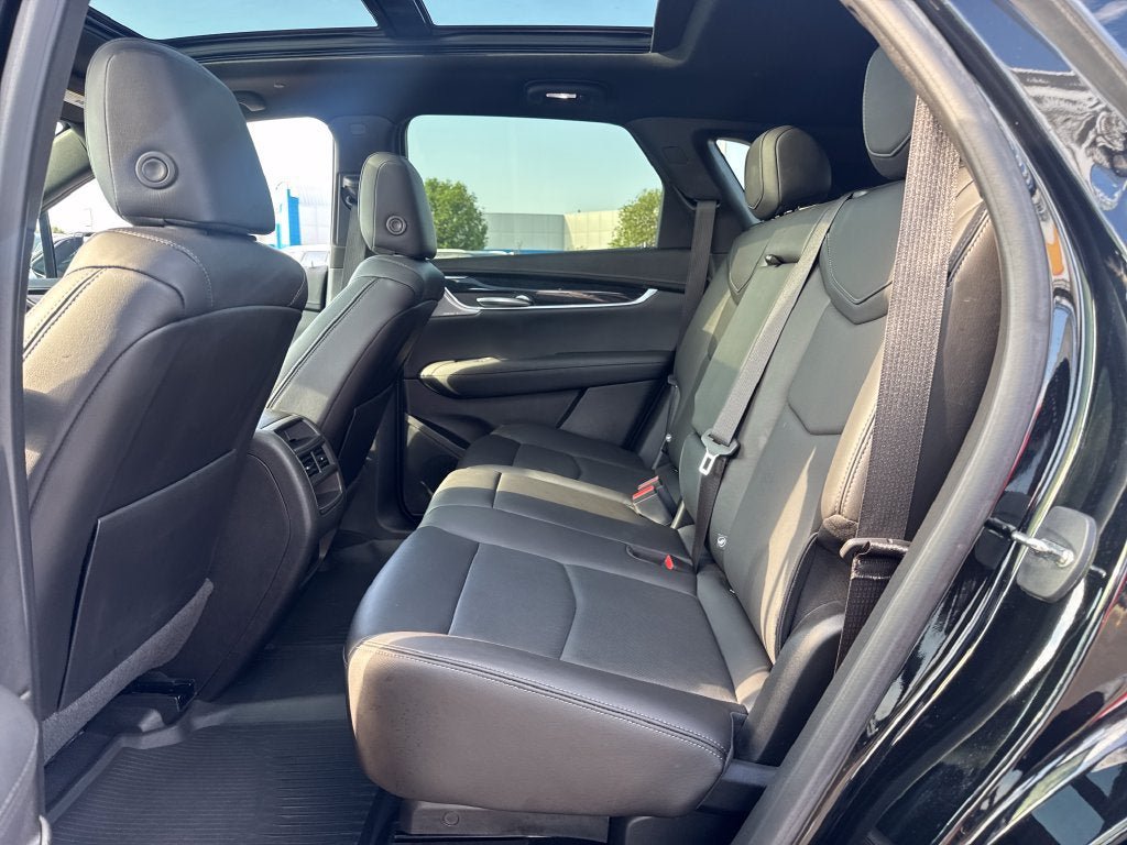 Used 2023 Cadillac XT5 Premium Luxury w/ LPO, Floor Liner Package AWD/4WD image 15
