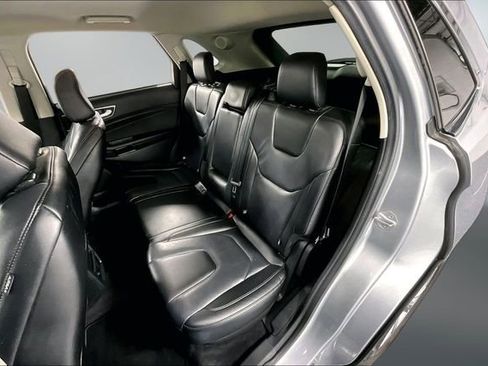 Used 2022 Ford Edge Titanium AWD/4WD image 21