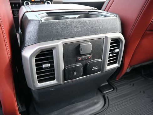 Used 2022 Ford F450 Platinum w/ FX4 Off-Road Package image 33