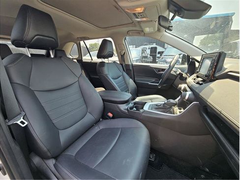 Used 2021 Toyota RAV4 XLE Premium AWD/4WD image 4