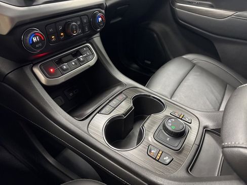 Used 2023 GMC Acadia SLT image 22