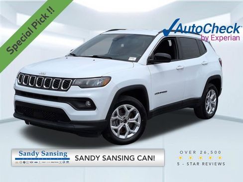 Used 2024 Jeep Compass Latitude AWD/4WD image 1