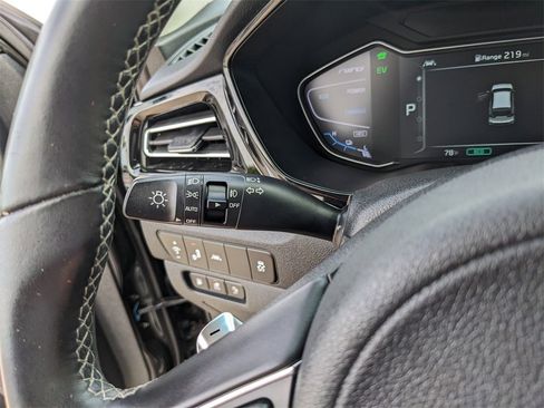 Certified 2022 Kia Niro EX image 34