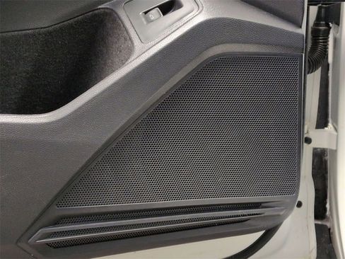 Used 2022 Volkswagen Tiguan SE image 16