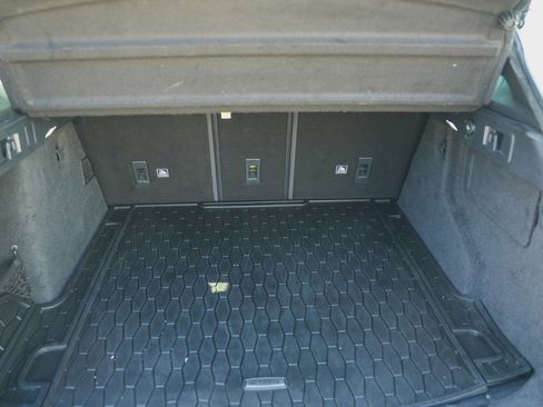 Used 2019 Jaguar F-PACE Premium image 27