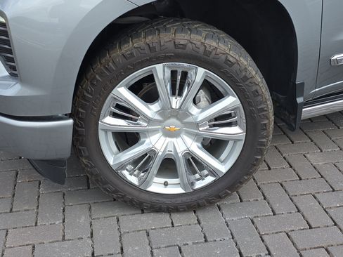 Used 2024 Chevrolet Silverado 1500 High Country w/ High Country Premium Package image 12