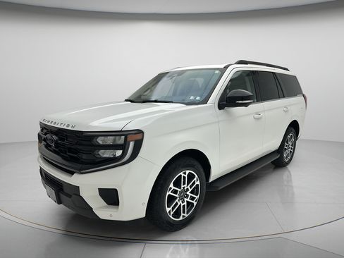 Used 2025 Ford Expedition Active AWD/4WD image 3