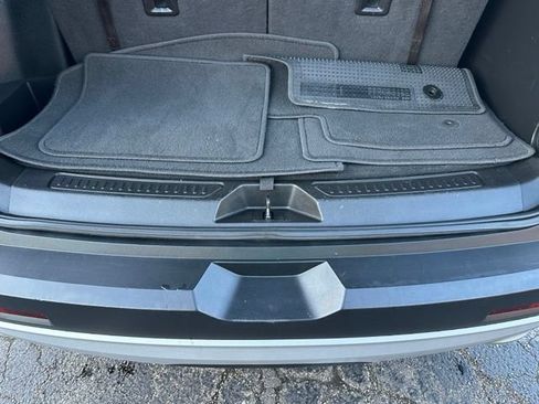 Used 2018 GMC Acadia SLE FWD image 14
