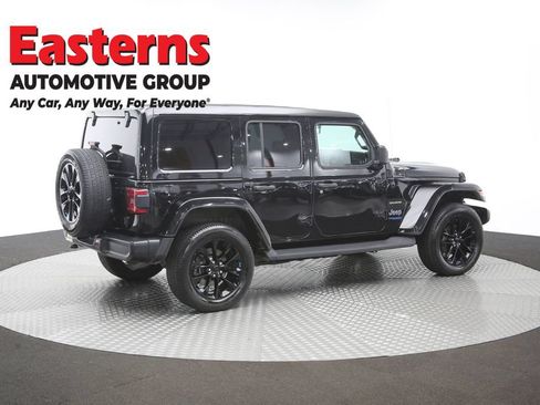 Used 2022 Jeep Wrangler Unlimited Sahara w/ Cold Weather Group AWD/4WD image 43