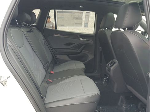 New 2025 Volkswagen Tiguan SE R-Line image 37