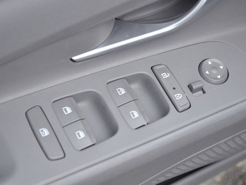 Used 2023 Hyundai Elantra Blue image 16