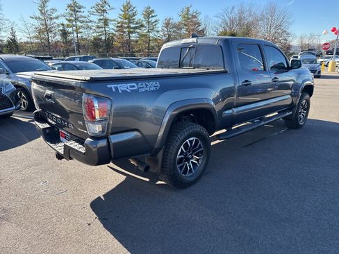 Used 2022 Toyota Tacoma TRD Sport image 5