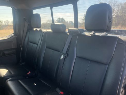 Used 2019 Ford F150 Lariat image 17