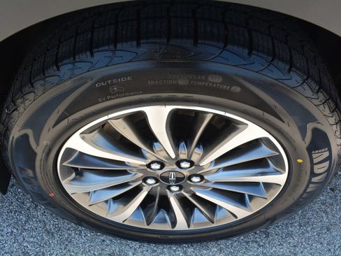 Used 2023 Lincoln Nautilus AWD w/ Premium Package image 25