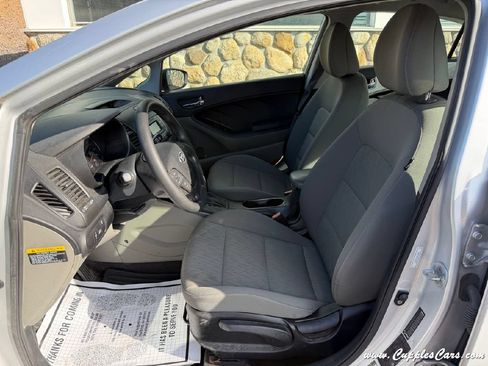 Used 2016 Kia Forte LX FWD image 3