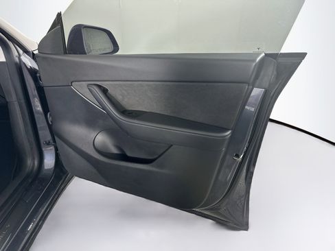 Used 2021 Tesla Model Y Long Range AWD/4WD image 32