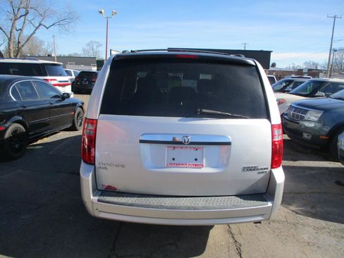 Used 2009 Dodge Grand Caravan SXT w/ Family Value Group FWD image 5