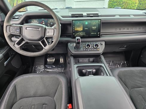 Used 2022 Land Rover Defender 110 V8 AWD/4WD image 16
