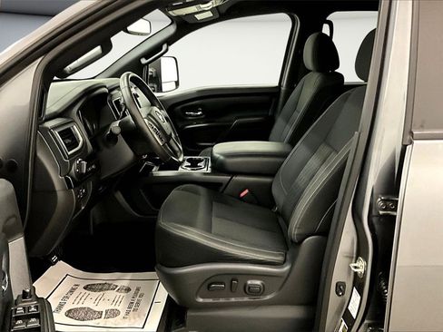 Used 2019 Nissan Titan SV w/ SV Convenience Package image 22