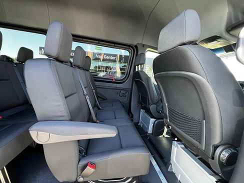 Used 2024 Mercedes-Benz Sprinter 2500 image 37