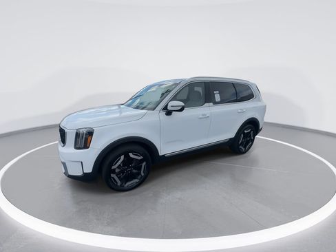 Used 2024 Kia Telluride EX w/ EX Captain's Chair Package FWD image 4