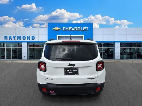 Used 2017 Jeep Renegade Trailhawk AWD/4WD image 4