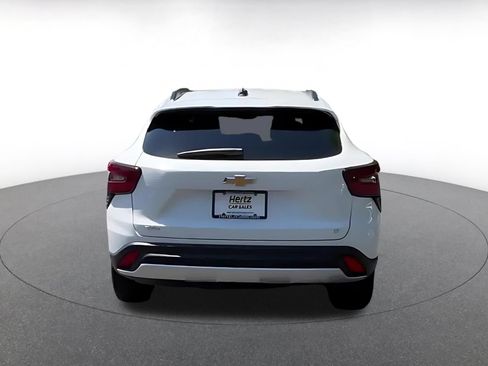 Used 2025 Chevrolet Trax LT FWD image 12
