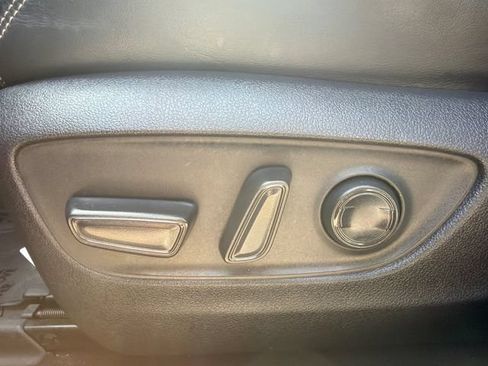 Used 2020 Toyota RAV4 XLE Premium AWD/4WD image 25